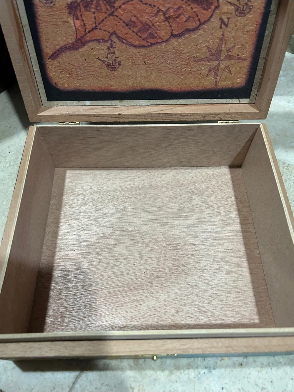 ISLAND JIM #2 Empty Cigar Box